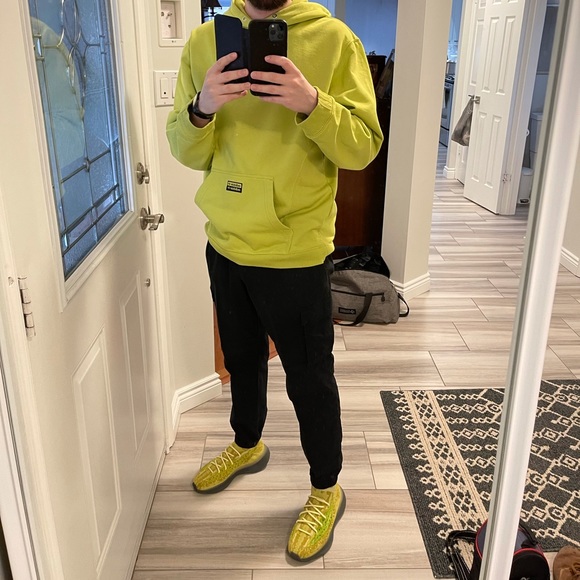 Meet your posher, Alex - Picture 3 of 5